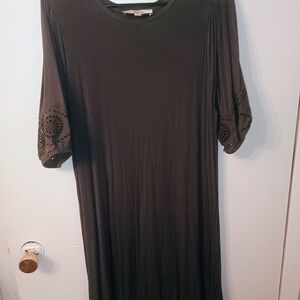 Elegant Black Dress with Lace Sleeves